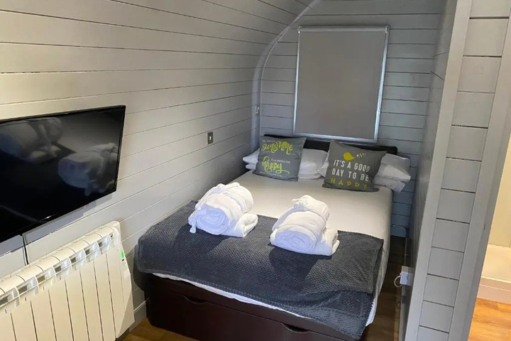 Room 2 of 6