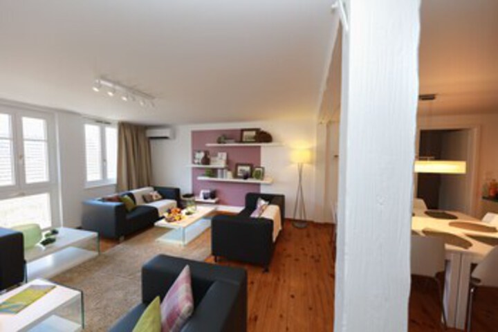Room 6 of 16