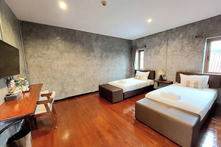 Room 11 of 36