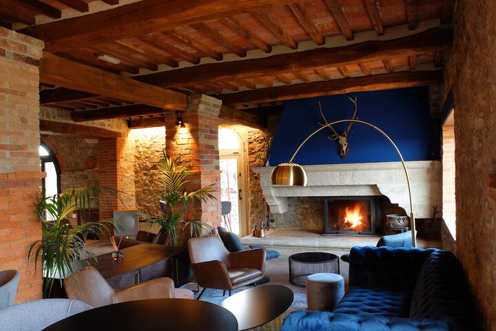 Lounge 61 of 81