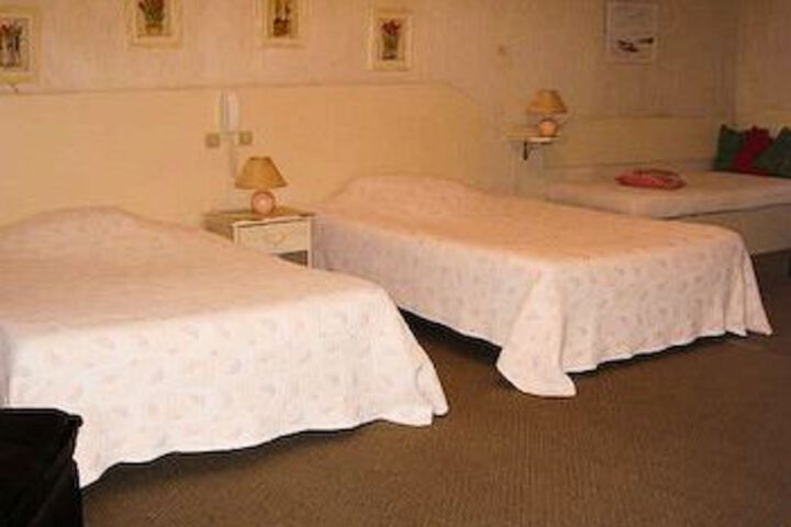 Room 5 of 10