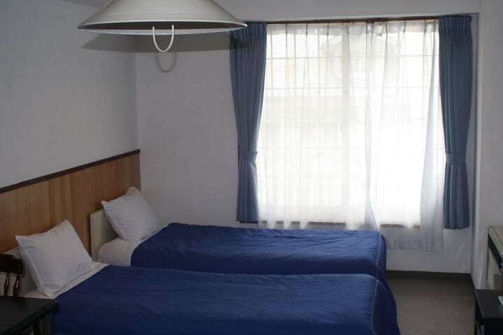 Room 6 of 50