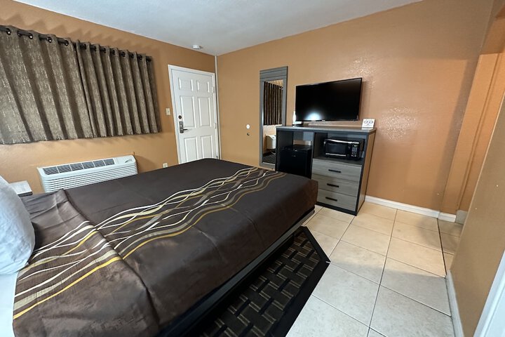 Basic Queen Bed (31 of 35)