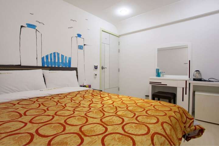 Room 18 of 29