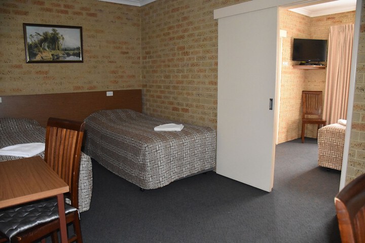 Room 4 of 41