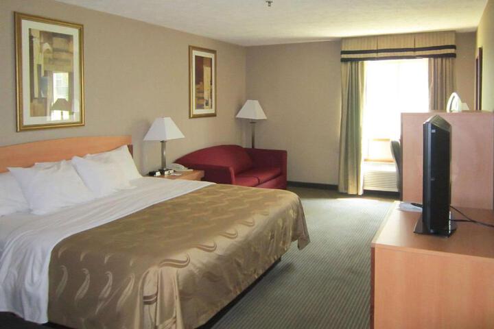 1 King Bed (7 of 23)
