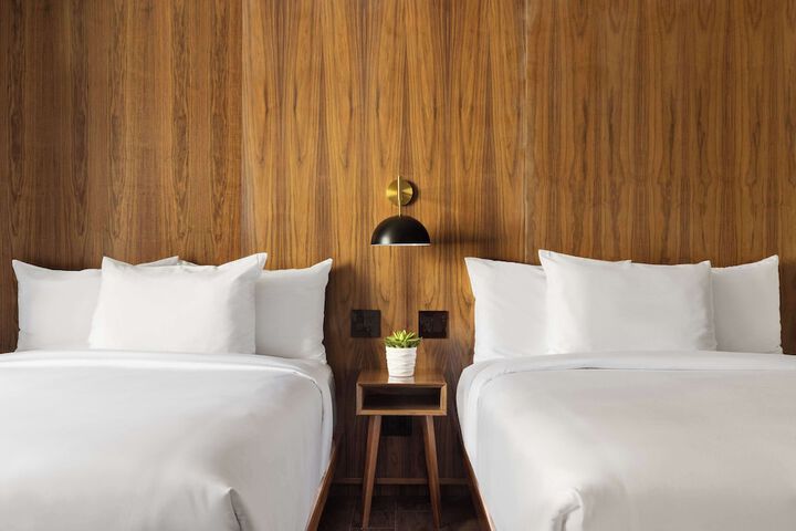Room 5 of 28