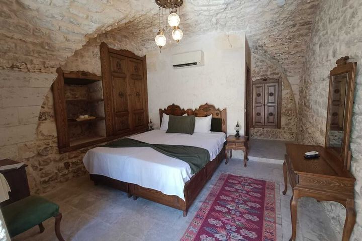 Room 3 of 35
