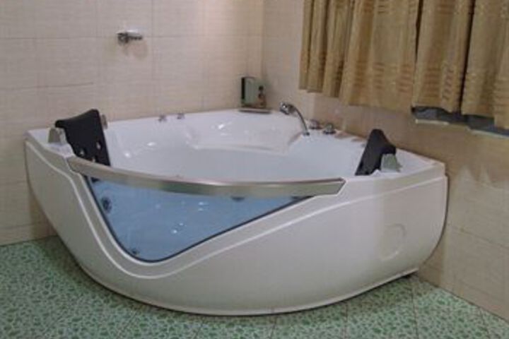 Hot Tub 20 of 31
