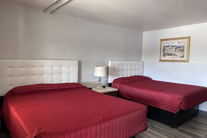 2 Queen Beds