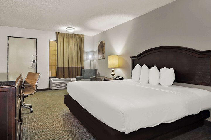 Room 14 of 36