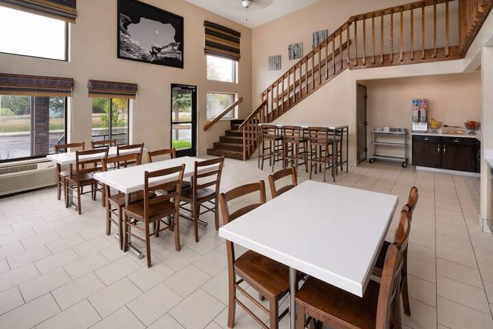 Entrance & Lobby