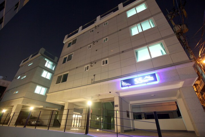 Hotel Front - Evening/Night