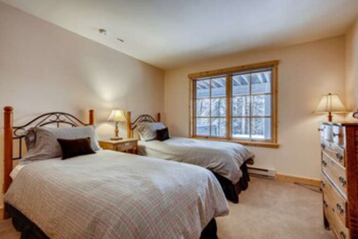 Room 35 of 38