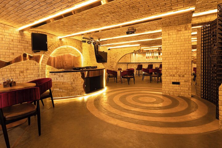 Lounge 54 of 74