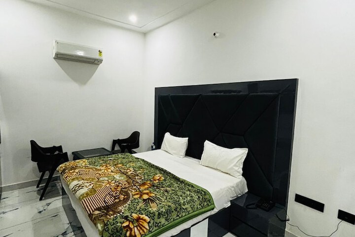 Room 5 of 15