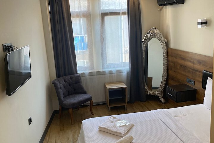 Room 10 of 20