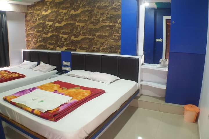 Room 13 of 27
