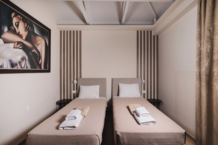 Room 28 of 113
