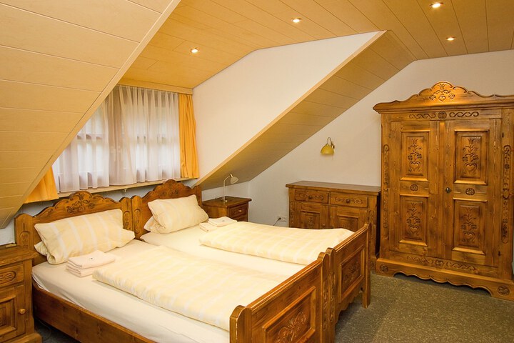 Room 5 of 33