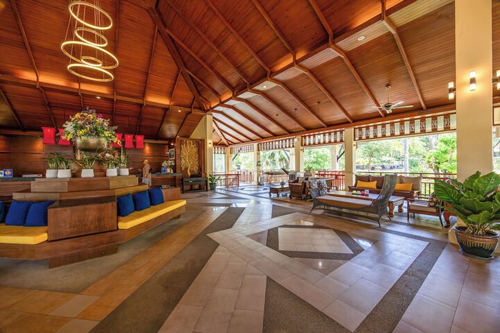 Entrance & Lobby