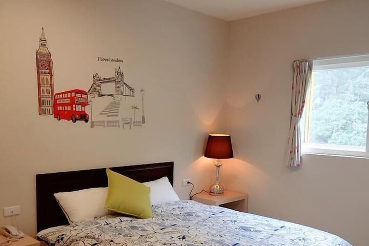 Room 12 of 28