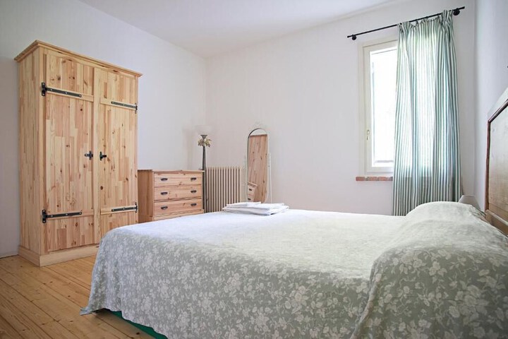 Room 8 of 63