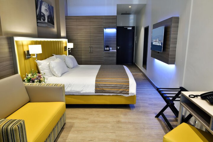 Room 12 of 37