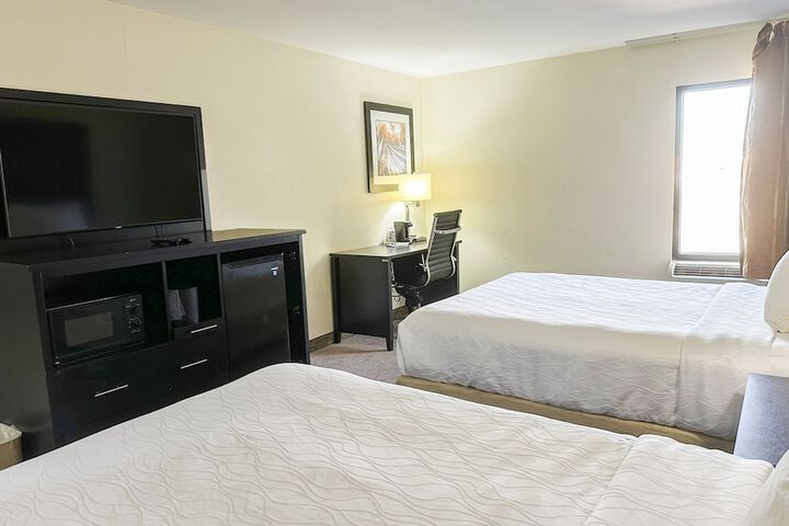 Double Queen Room (2 of 10)