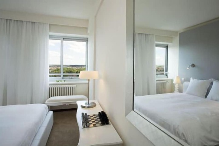 Room 27 of 67
