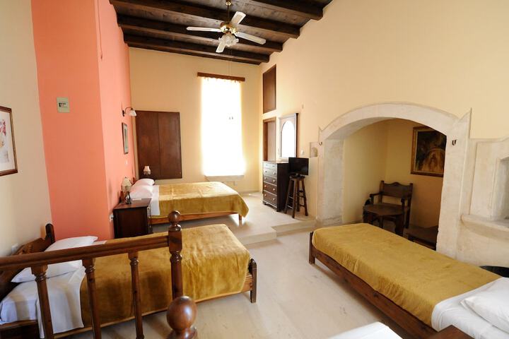 Room 43 of 130