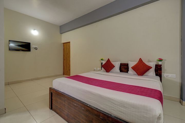 Room 5 of 16