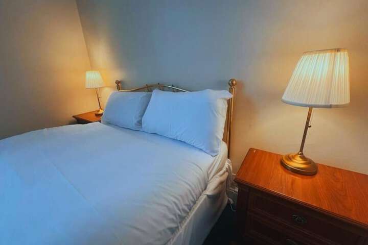 Room 10 of 18