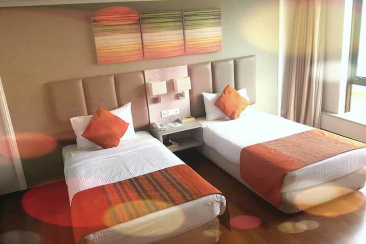Room 12 of 35