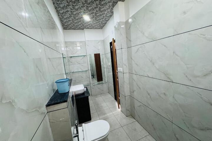 Room 3 of 9