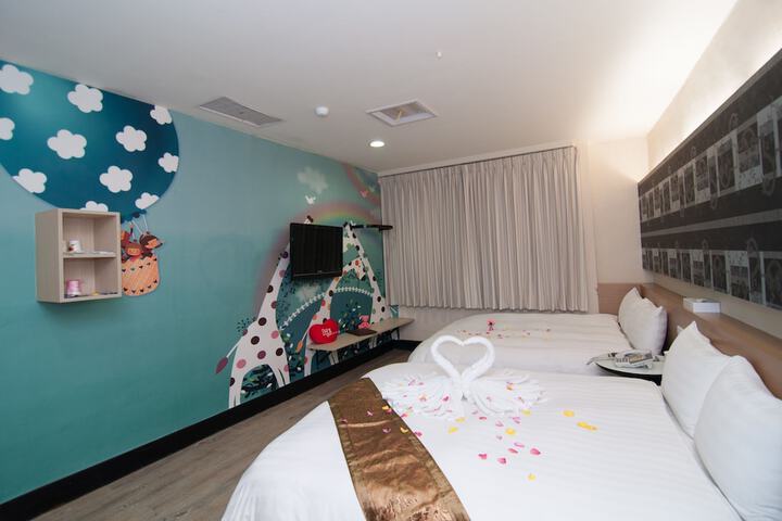 Room 9 of 15