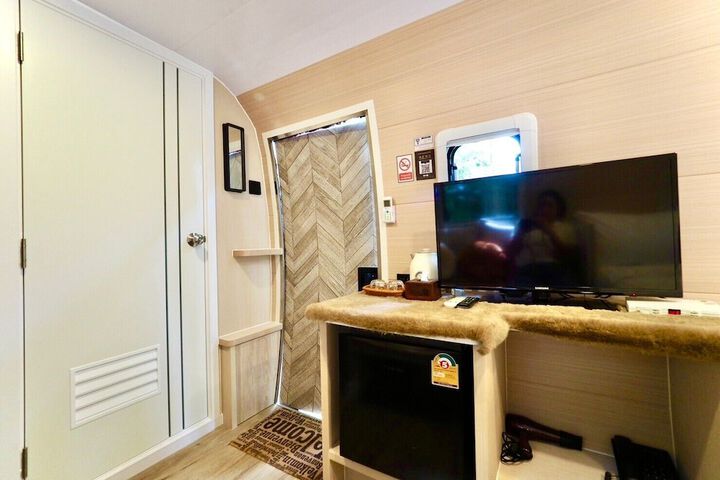 Room 42 of 194