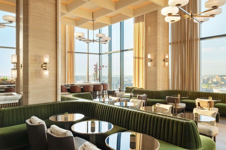 Lounge 88 of 113