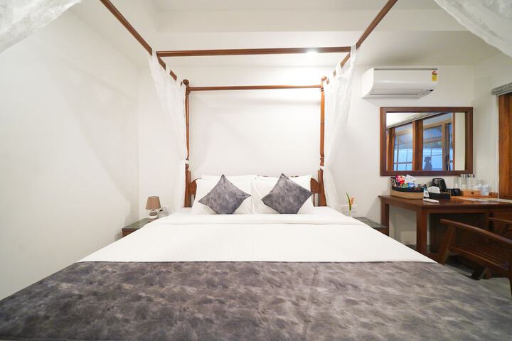 Room 15 of 44