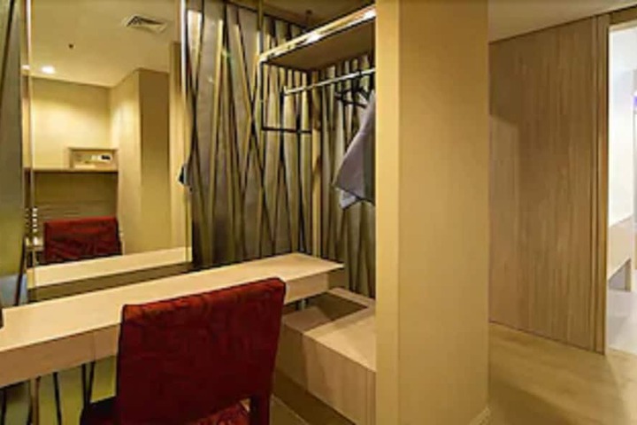 Room 13 of 29