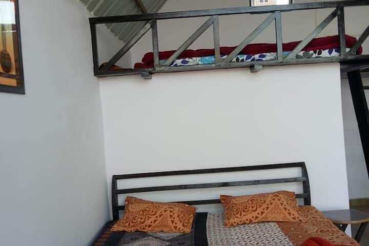 Room 7 of 9