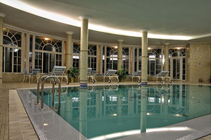 Hotel with Pool
