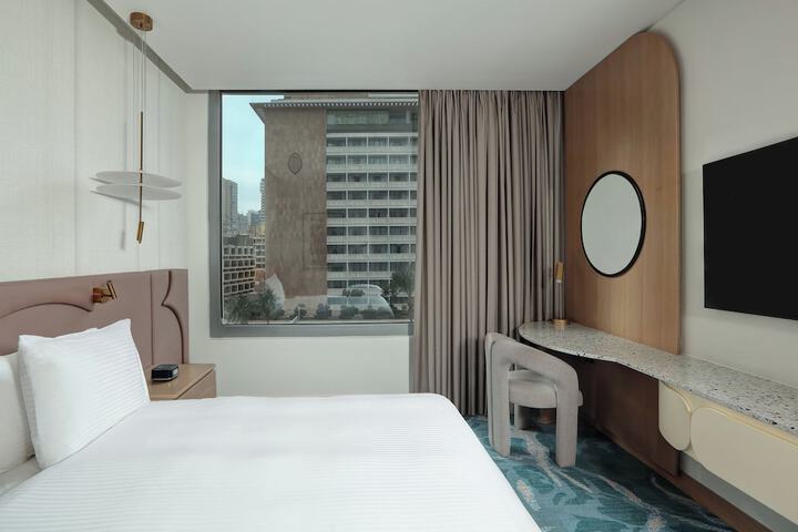 Room 11 of 83