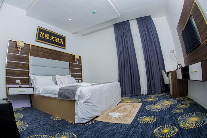 Room 5 of 11