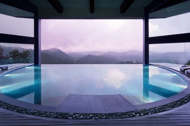 Hotel Pool