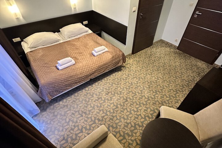 Room 27 of 110