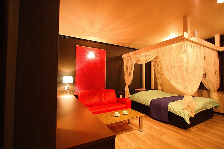 Room 12 of 13
