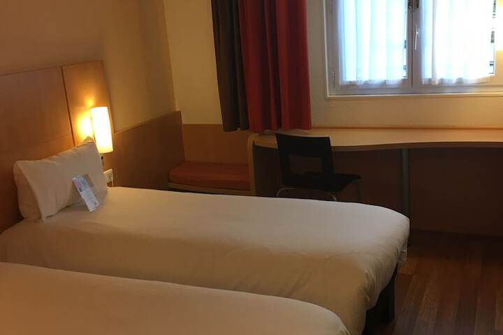 Room 7 of 34