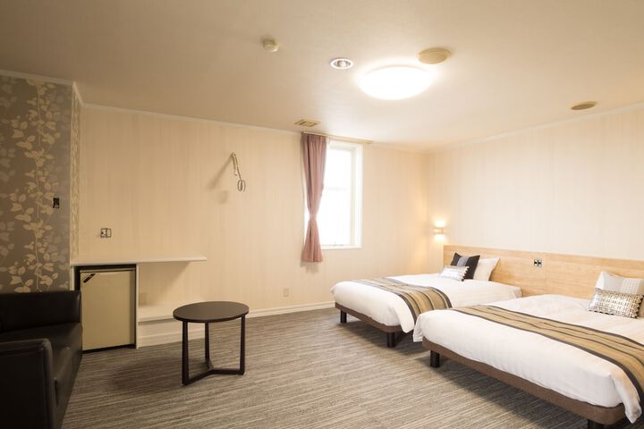 Room 9 of 127