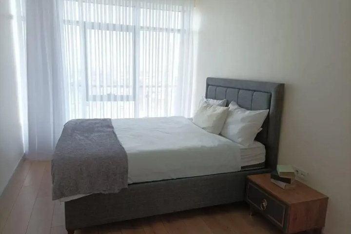 Room 4 of 9